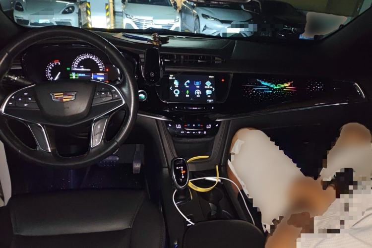 Used Cadillac XT5 2018 28E Four-Wheel Drive Tech Version Center Console