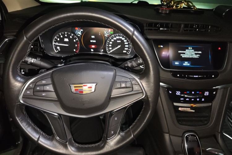 Used Cadillac XT5 2018 28T Four-Wheel Drive Luxury Model Center Console