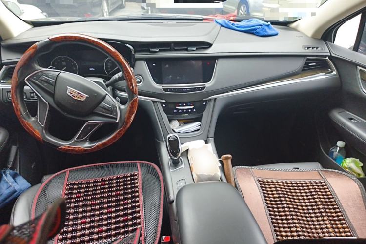 Used Cadillac XT5 2018 25T Luxury Model Center Console