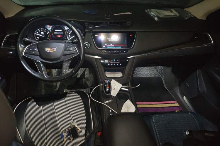 Used Cadillac XT5 2018 25T Luxury Model Center Console