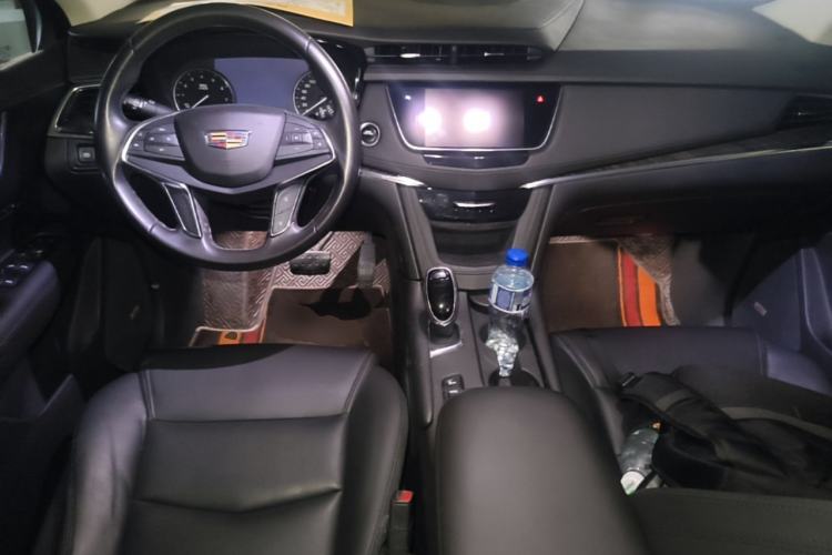Used Cadillac XT5 2018 28T Four-Wheel Drive Luxury Model Center Console