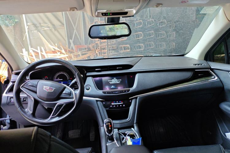 Used Cadillac XT5 2018 25T Luxury Model Center Console