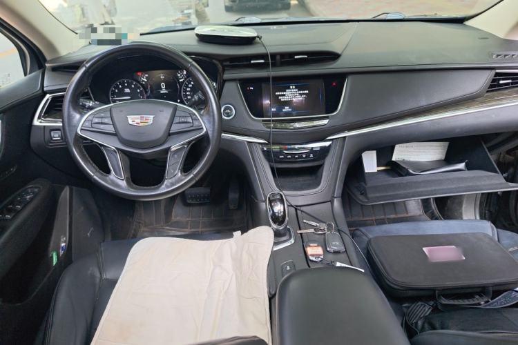 Used Cadillac XT5 2018 25T Luxury Model Center Console