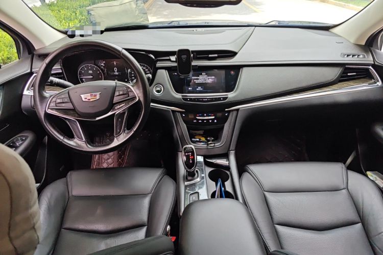 Used Cadillac XT5 2018 25T Luxury Model Center Console
