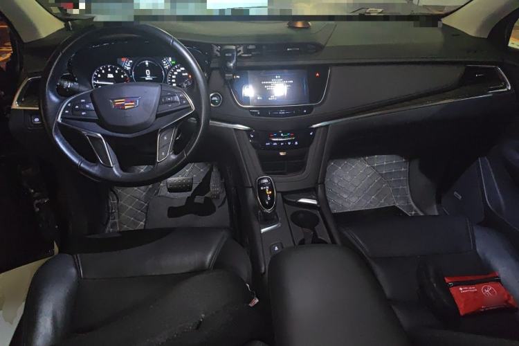 Used Cadillac XT5 2018 25T Luxury Model Center Console