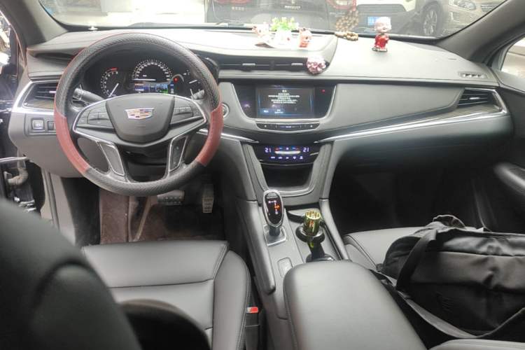 Used Cadillac XT5 2018 25T Tech Model Center Console