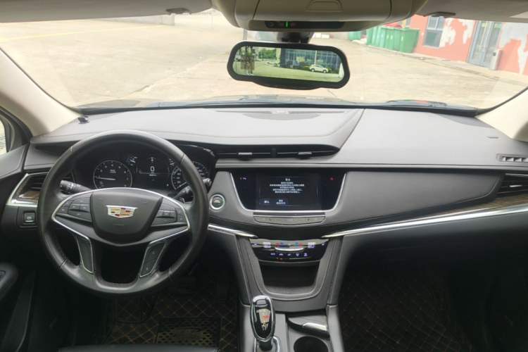 Used Cadillac XT5 2018 25T Luxury Model Center Console