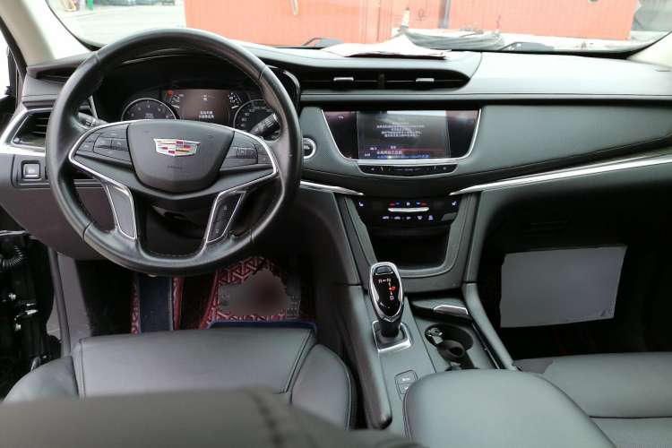Used Cadillac XT5 2018 28T Four-Wheel Drive Luxury Model Center Console