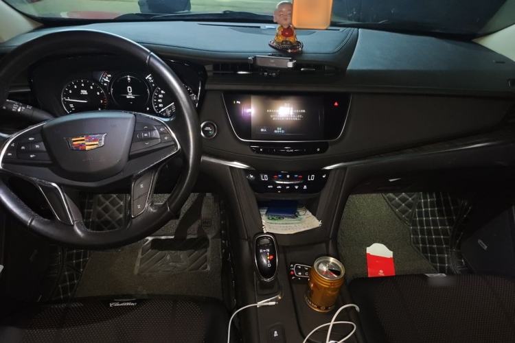 Used Cadillac XT5 2018 25T Luxury Model Center Console