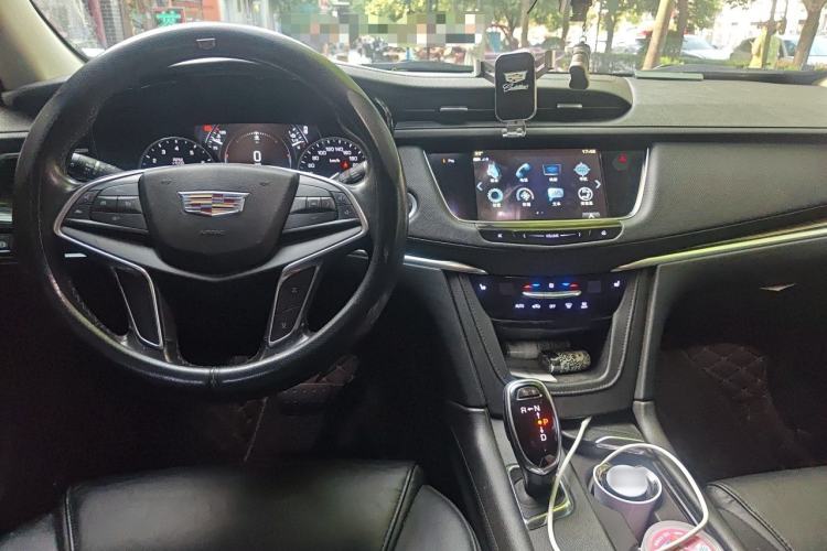 Used Cadillac XT5 2018 28T Four-Wheel Drive Luxury Model Center Console
