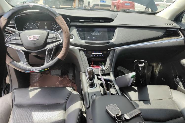 Used Cadillac XT5 2018 25T Luxury Model Center Console