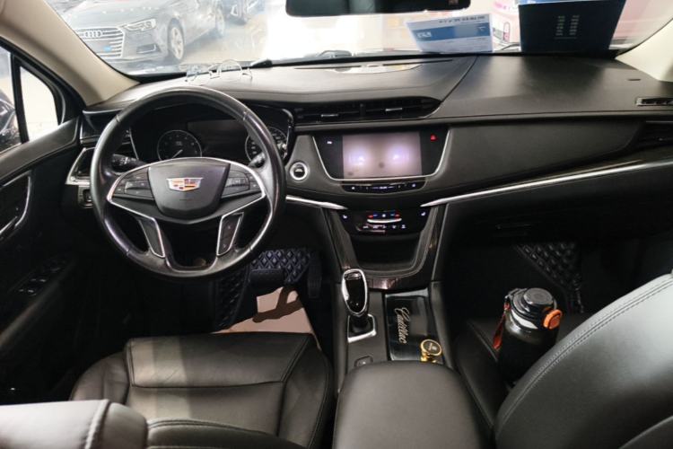 Used Cadillac XT5 2018 25T Luxury Model Center Console