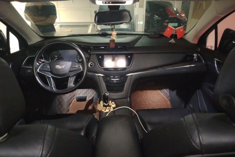 Used Cadillac XT5 2018 25T Luxury Model Center Console