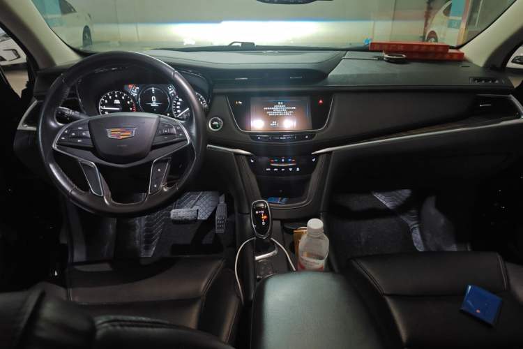 Used Cadillac XT5 2018 25T Luxury Model Center Console