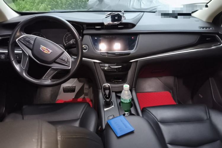 Used Cadillac XT5 2018 25T Luxury Model Center Console