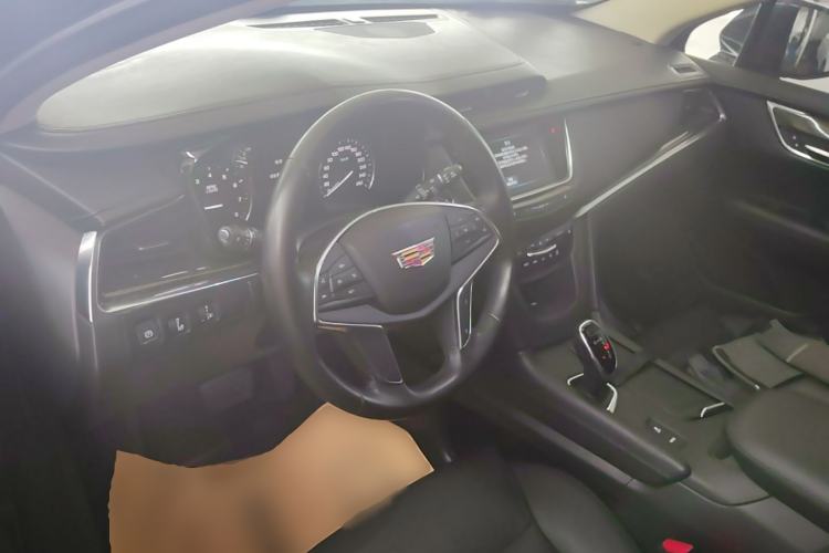 Used Cadillac XT5 2018 25T Luxury Model Center Console