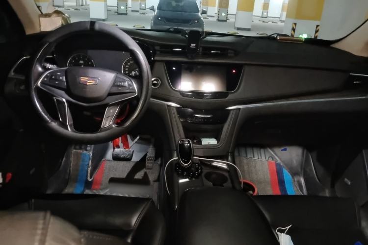 Used Cadillac XT5 2018 28T Four-Wheel Drive Luxury Model Center Console