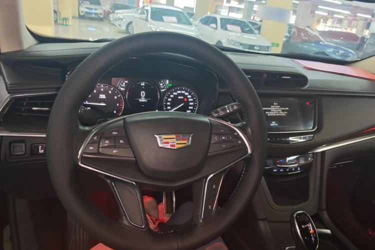 Used Cadillac XT5 2018 25T Luxury Model Center Console