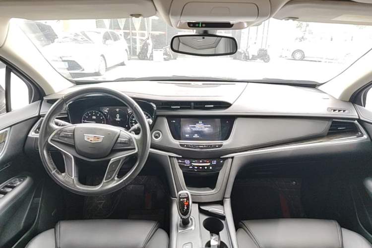 Used Cadillac XT5 2018 28T Four-Wheel Drive Luxury Model Center Console