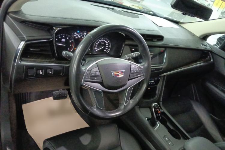 Used Cadillac XT5 2018 25T Luxury Model Center Console