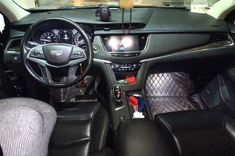 Used Cadillac XT5 2018 25T Luxury Model Center Console