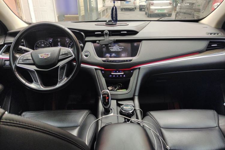 Used Cadillac XT5 2018 25T Luxury Model Center Console