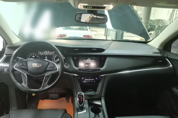 Used Cadillac XT5 2018 28T Four-Wheel Drive Luxury Model Center Console