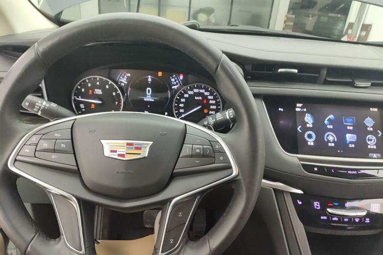 Used Cadillac XT5 2018 28T Four-Wheel Drive Luxury Model Center Console