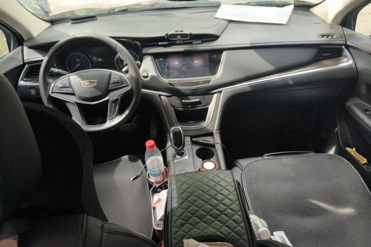 Used Cadillac XT5 2018 25T Luxury Model Center Console