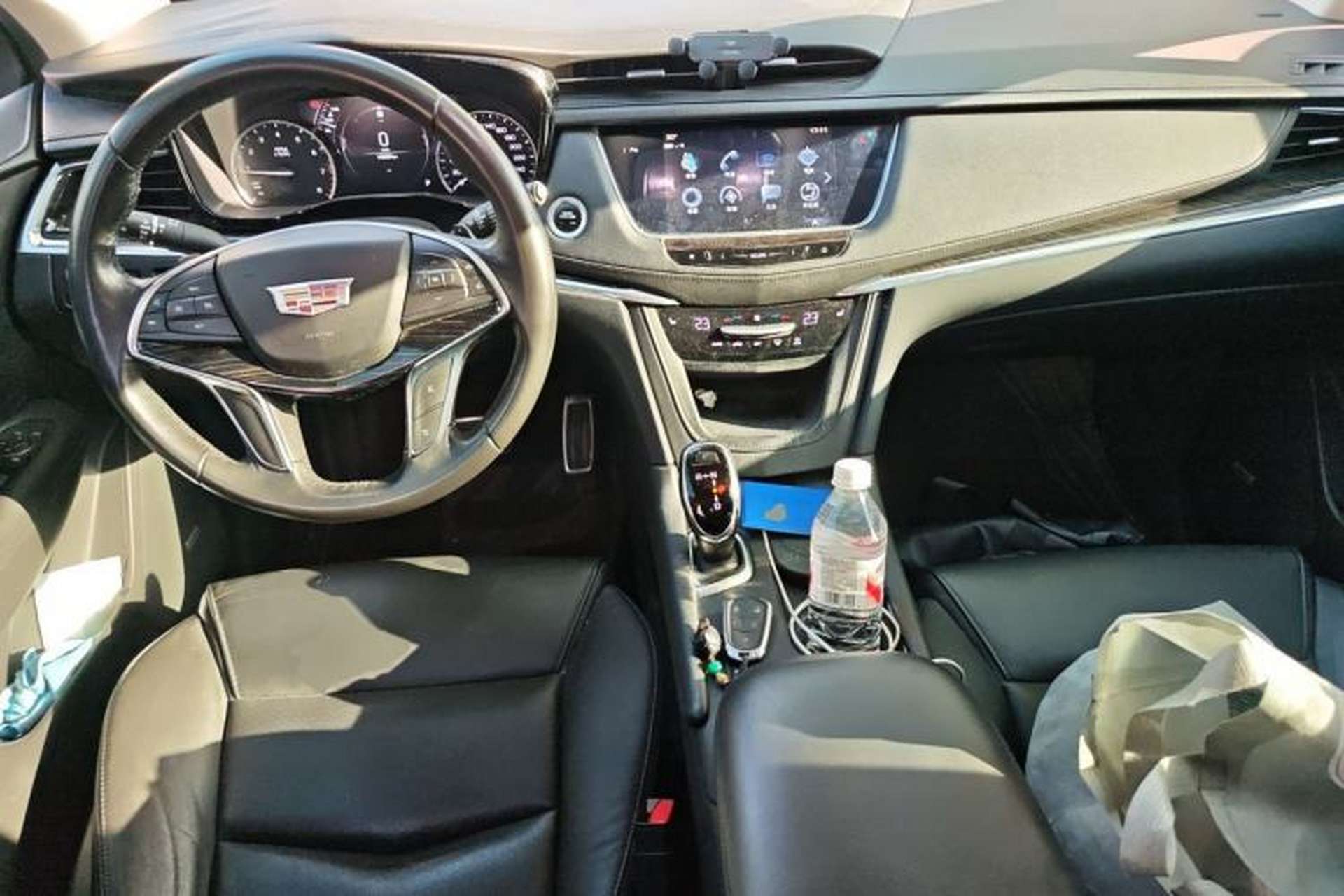 Used Cadillac XT5 2018 25T Luxury Model Center Console