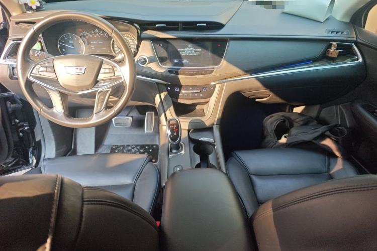 Used Cadillac XT5 2018 25T Luxury Model Center Console