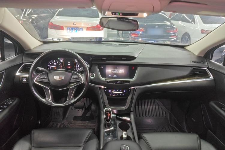 Used Cadillac XT5 2018 28T Four-Wheel Drive Luxury Model Center Console