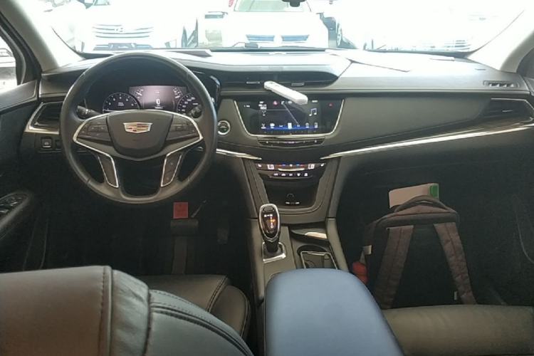 Used Cadillac XT5 2018 25T Luxury Model Center Console