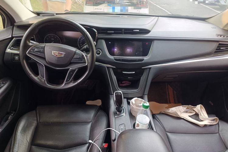 Used Cadillac XT5 2018 25T Luxury Model Center Console