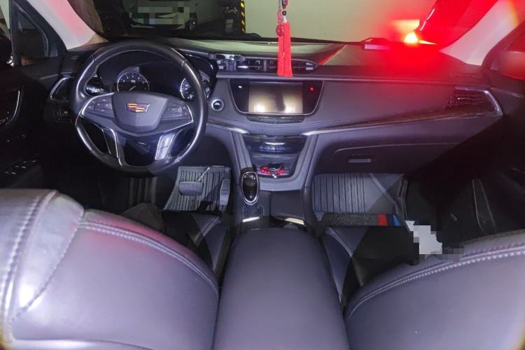 Used Cadillac XT5 2018 25T Luxury Model Center Console