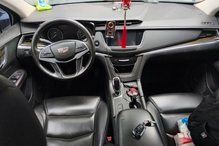 Used Cadillac XT5 2018 25T Luxury Model Center Console