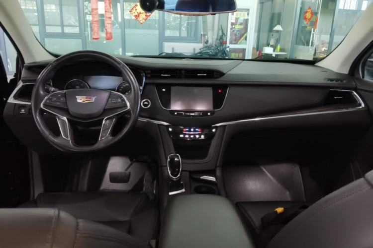 Used Cadillac XT5 2018 25T Luxury Model Center Console