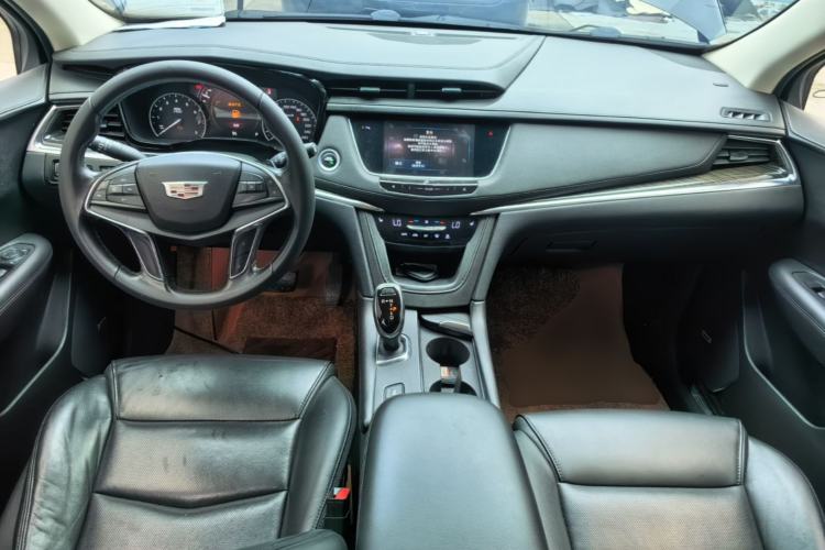 Used Cadillac XT5 2018 25T Luxury Model Center Console
