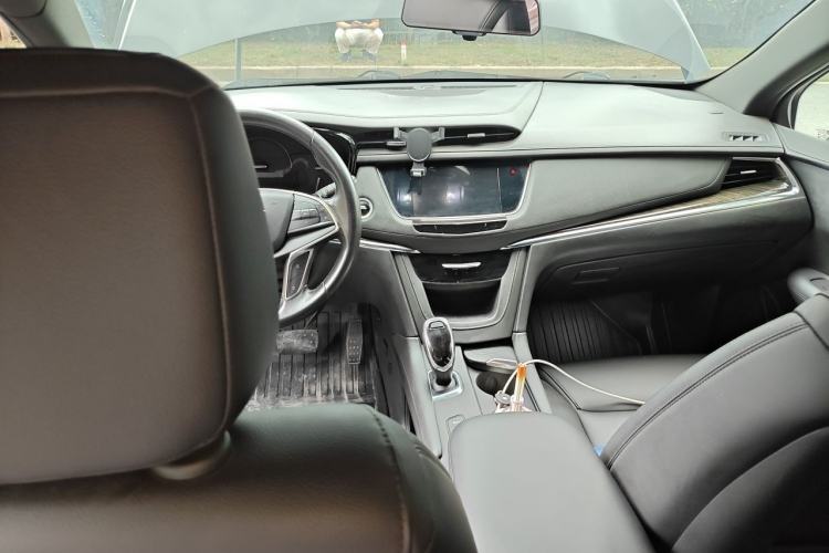 Used Cadillac XT5 2018 28E Four-Wheel Drive Tech Version Center Console