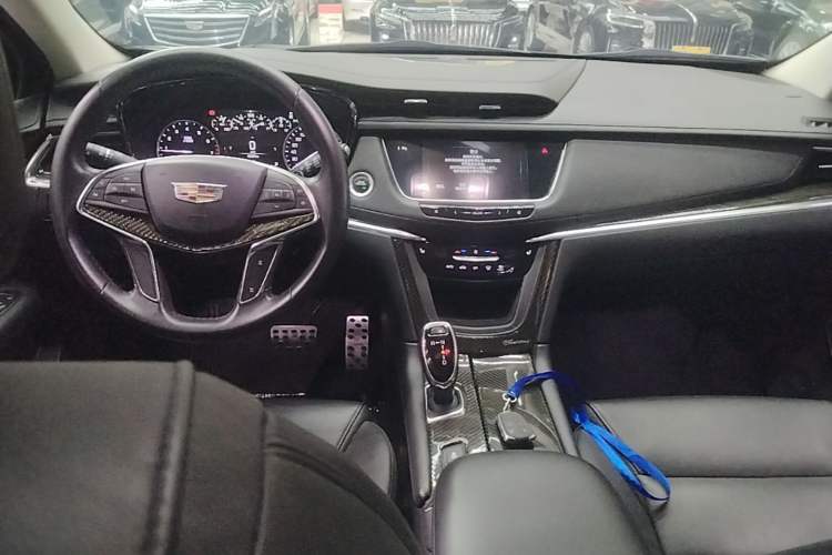 Used Cadillac XT5 2018 25T Luxury Model Center Console