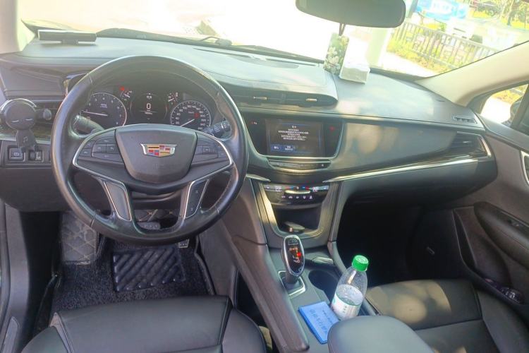 Used Cadillac XT5 2018 25T Luxury Model Center Console
