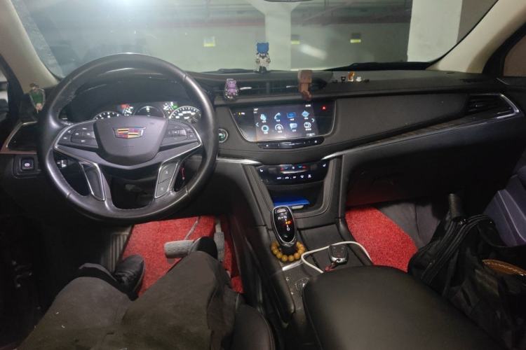Used Cadillac XT5 2018 25T Luxury Model Center Console