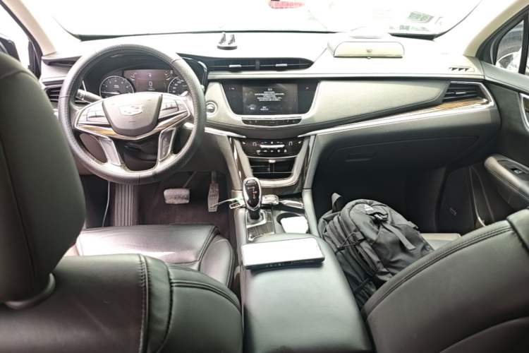 Used Cadillac XT5 2018 25T Luxury Model Center Console
