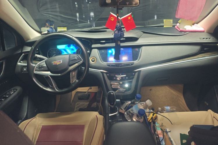 Used Cadillac XT5 2018 25T Luxury Model Center Console