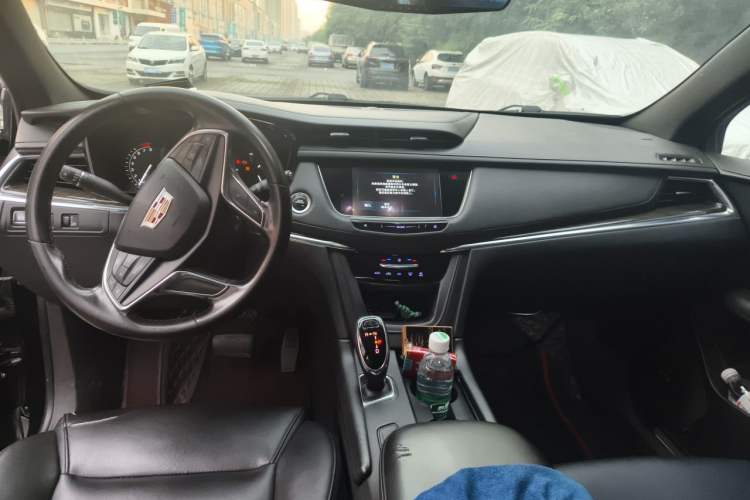 Used Cadillac XT5 2018 25T Tech Model Center Console