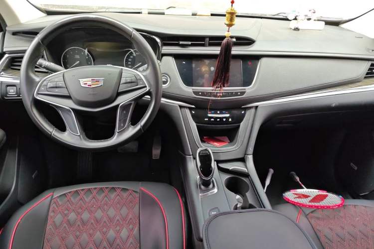 Used Cadillac XT5 2018 28T Four-Wheel Drive Luxury Model Center Console