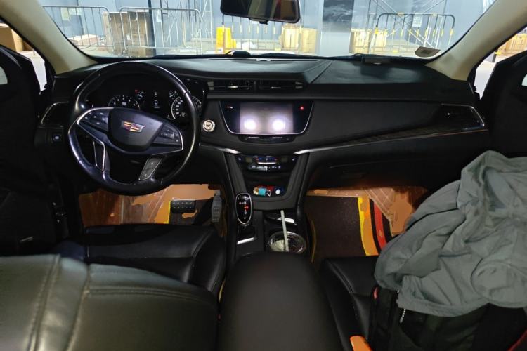 Used Cadillac XT5 2018 28T Four-Wheel Drive Luxury Model Center Console