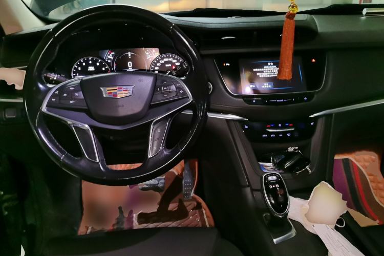 Used Cadillac XT5 2018 25T Luxury Model Center Console