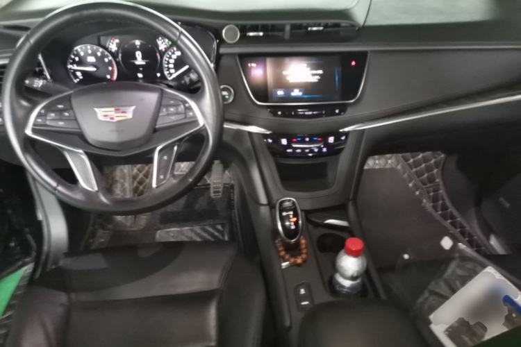 Used Cadillac XT5 2018 25T Luxury Model Center Console