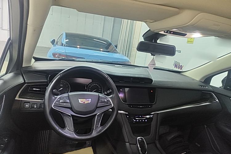 Used Cadillac XT5 2018 25T Luxury Model Center Console